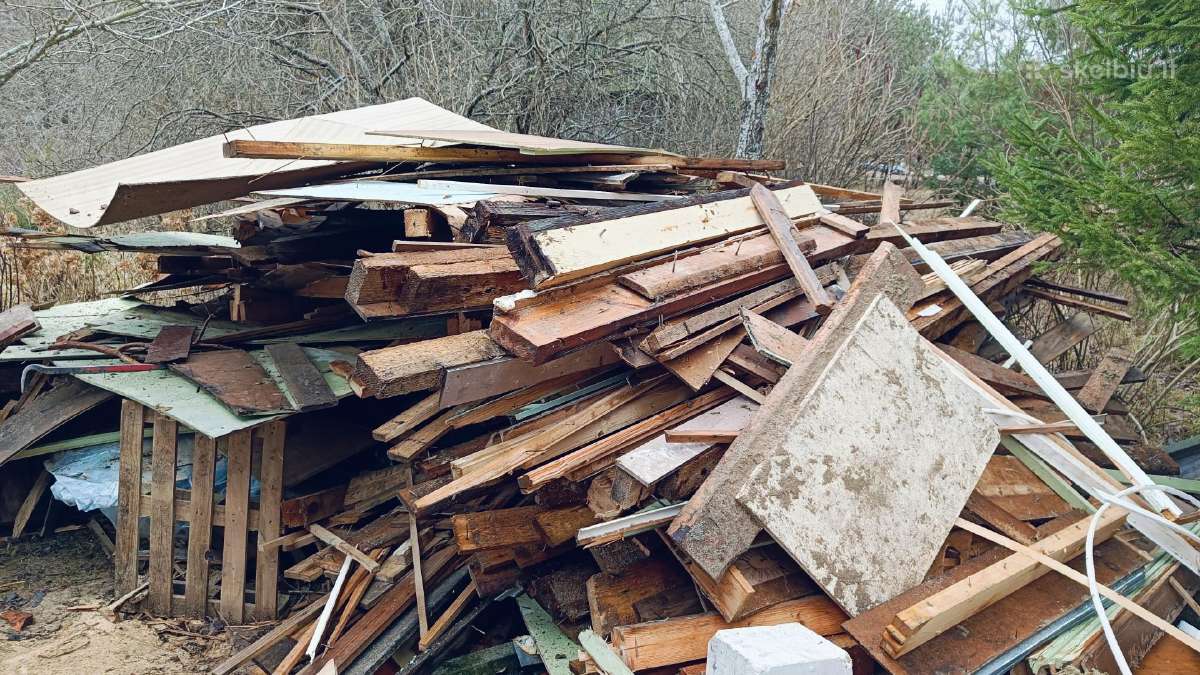 Dovanoju mediena, šiferis, plytos