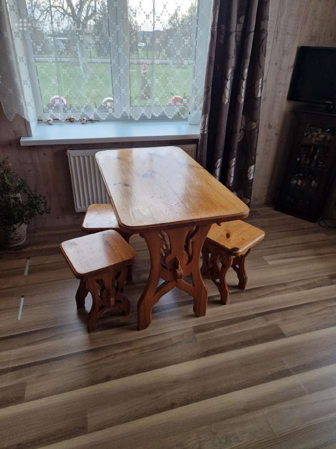 Stalas valgomąjam, virtuvei, sodybai