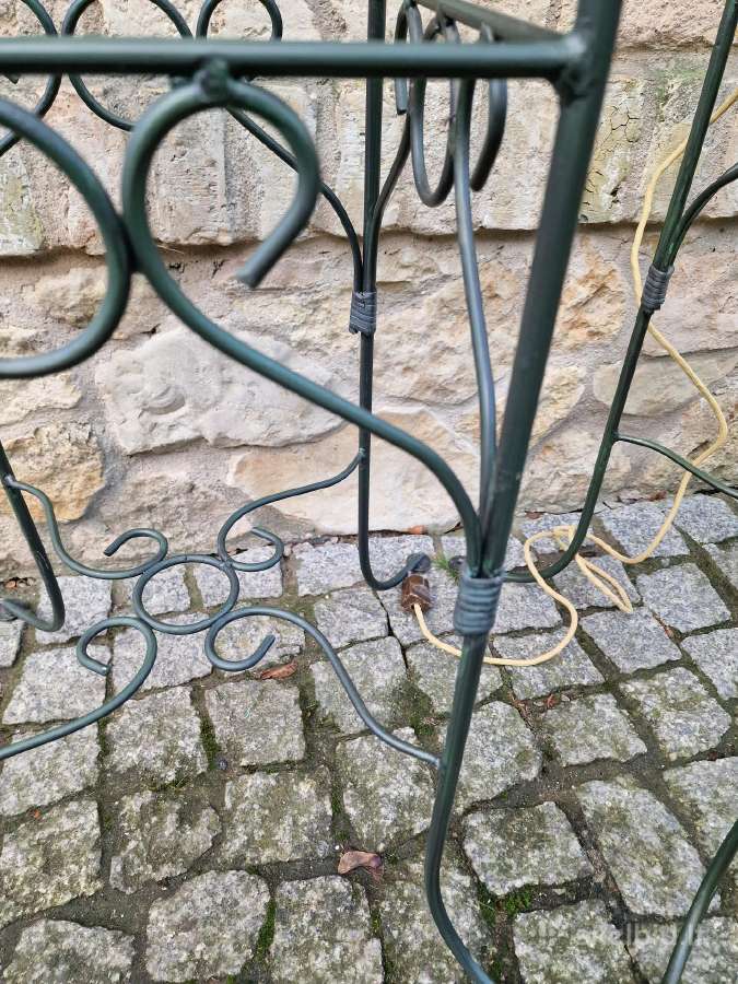 Vintažiniai kaltinio plieno konsoliniai staliukai - nuotraukos Nr. 9