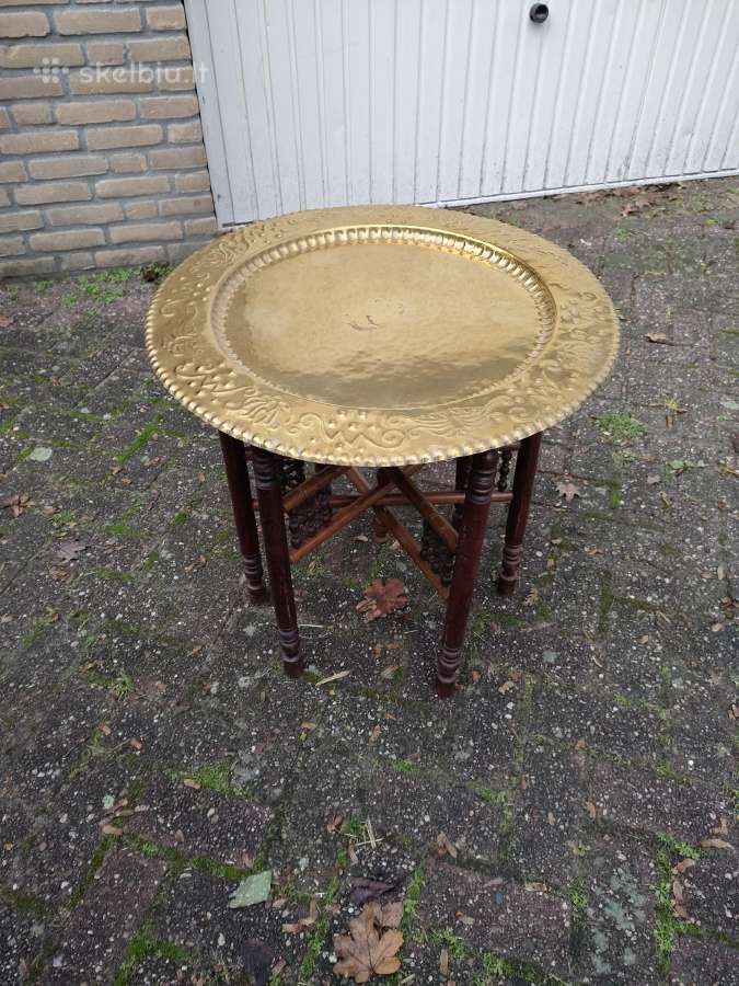 Senovinis staliukas.