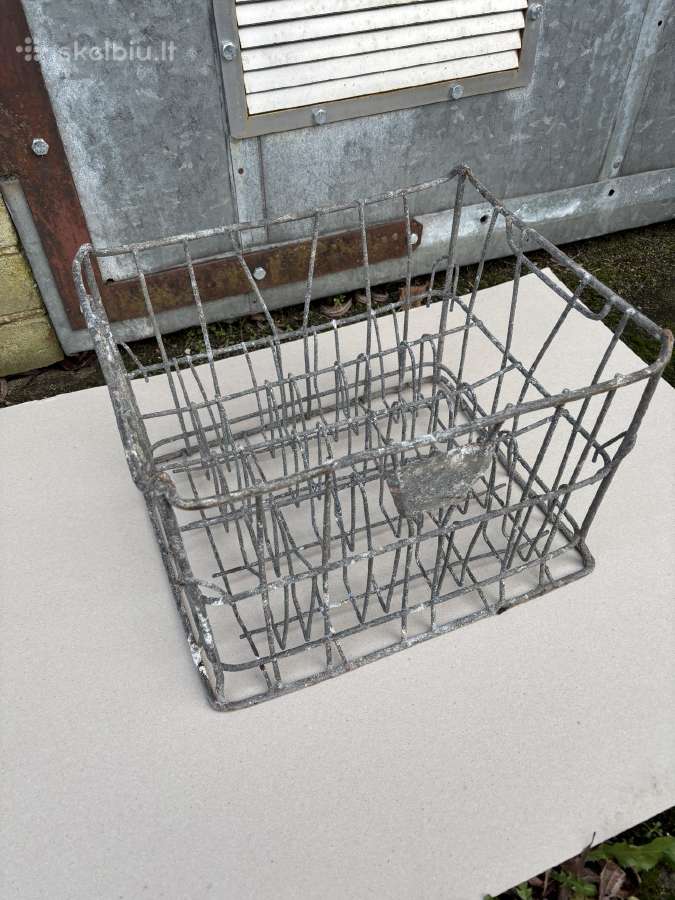 Metalinė butelių dėžė
