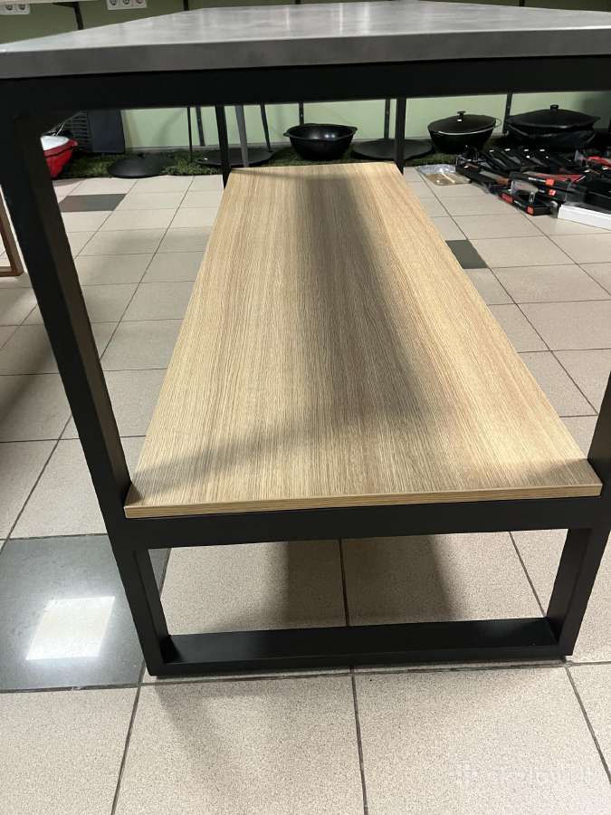 Prekybinis, vitrinos stalas prekėms