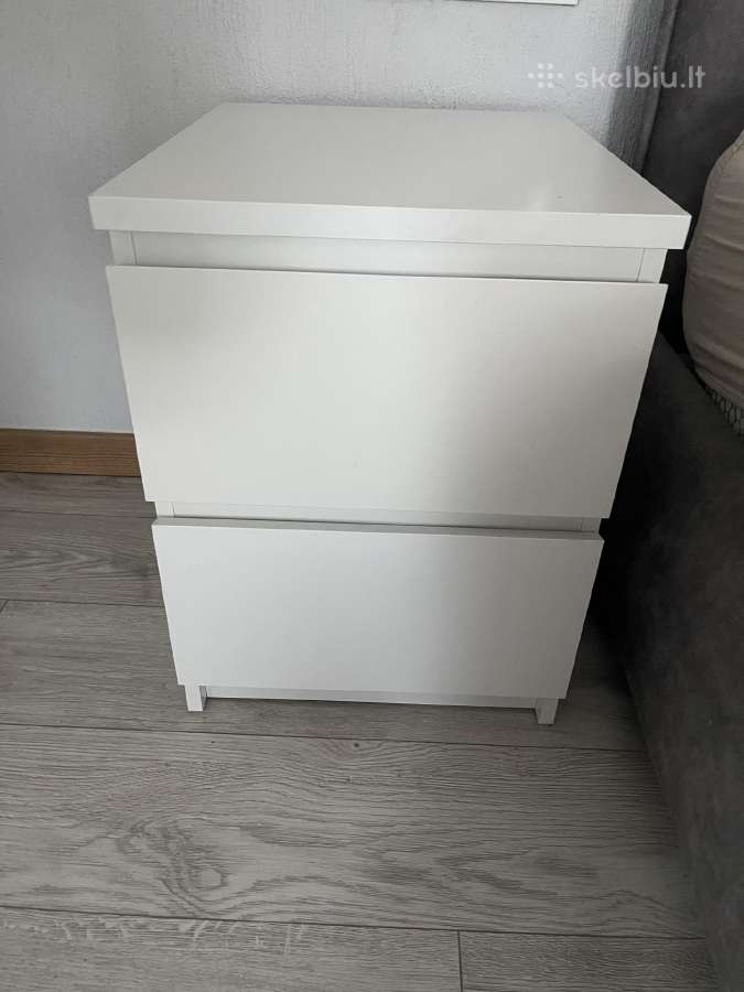 Naktiniai staliukai 2 vnt