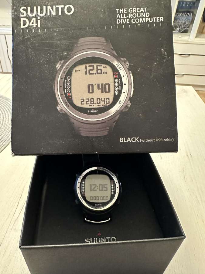 Parduodamas nardymo kompiuteris Suunto D4i