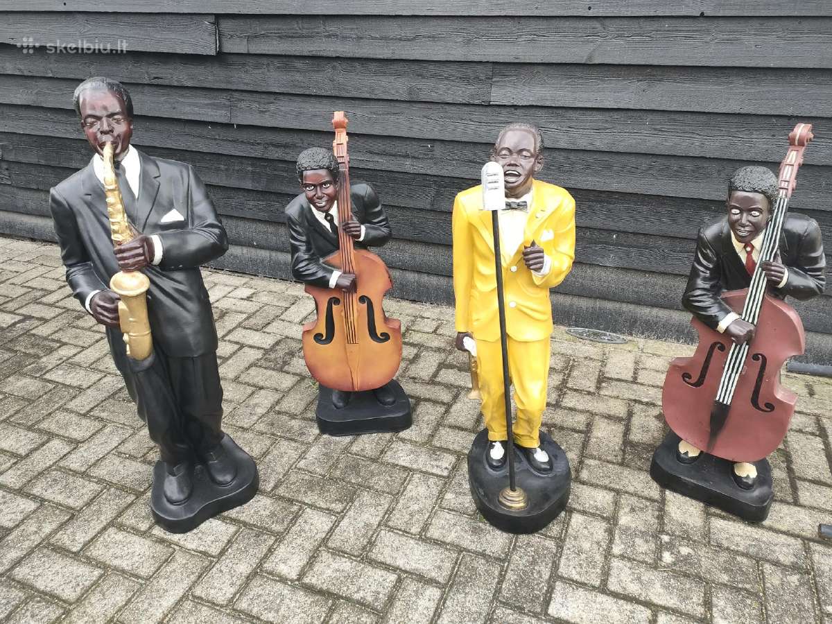 Jazz muzikantu grupe. 4 x statulos.