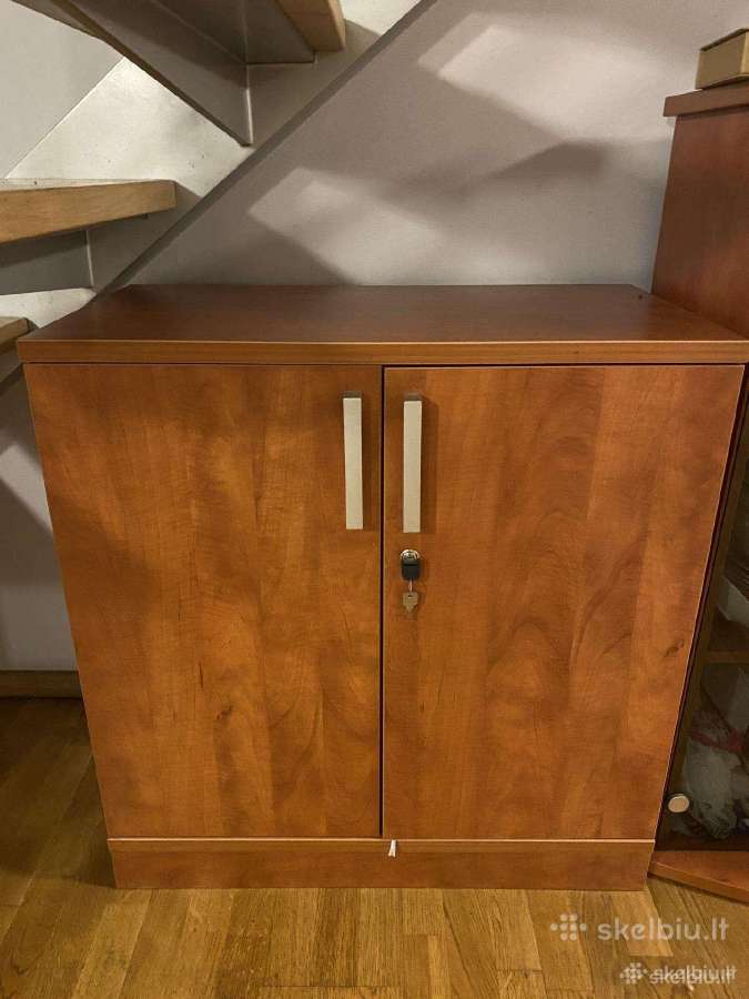 Parduodama kokybiška Narbuto spintelė su lentyna