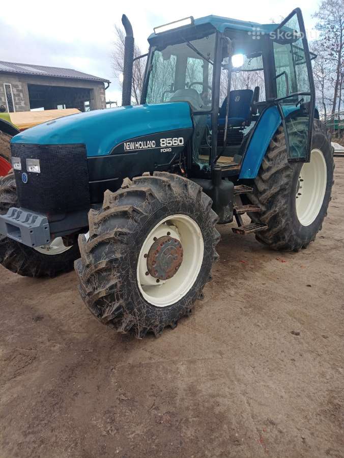 New Holland 8560