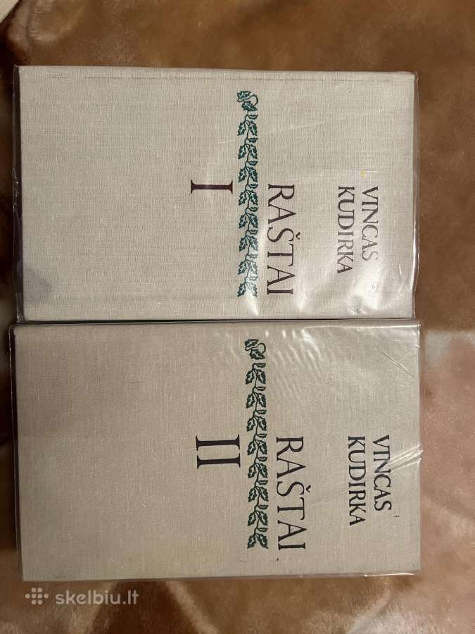 Pasaulinės ir lietuvių rašytojų knygos - nuotraukos Nr. 2