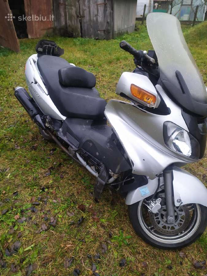 Suzuki burgman 650 ir400 dalimis 650 variklį 45tkm