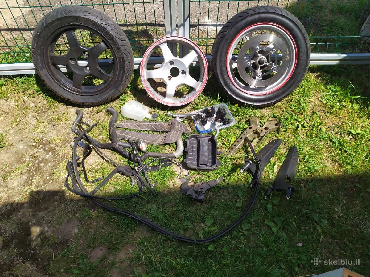 Suzuki burgman 650 ir400 dalimis 650 variklį 45tkm - nuotraukos Nr. 13