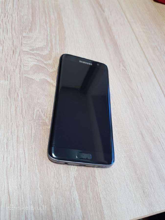 S7 Edge su priedais