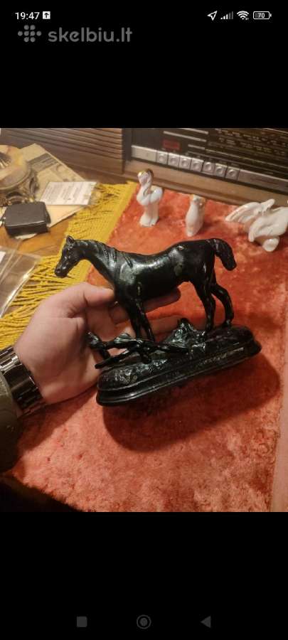 Tarybinė metalinė žirgo statulėlė