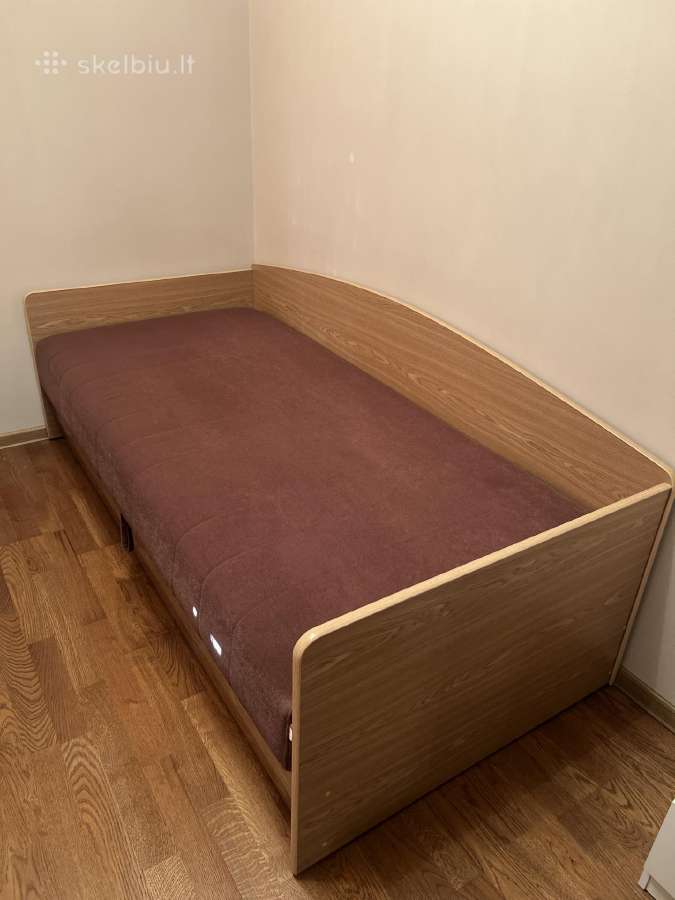 Viengulė ąžuolinė lova