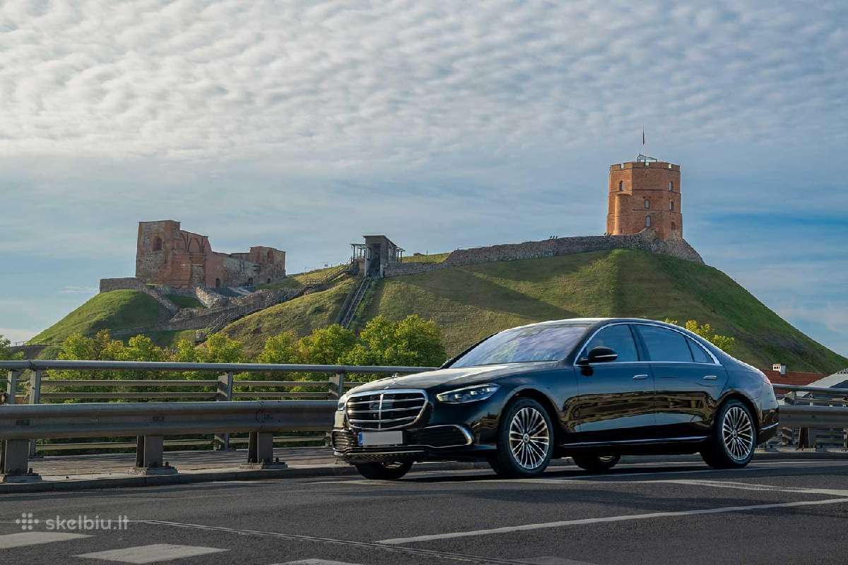 Prabangių automobilių nuoma su vairuotoju