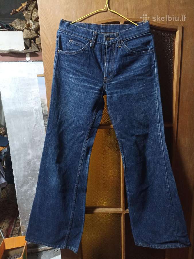 Platėjantys Levi's džinsai