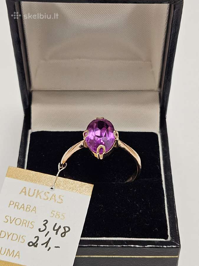 Auksinis žiedas - 339 Eur.