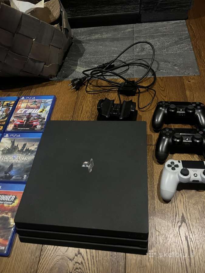 Parduodu Ps4 Pro 1t, su priedais - nuotraukos Nr. 2