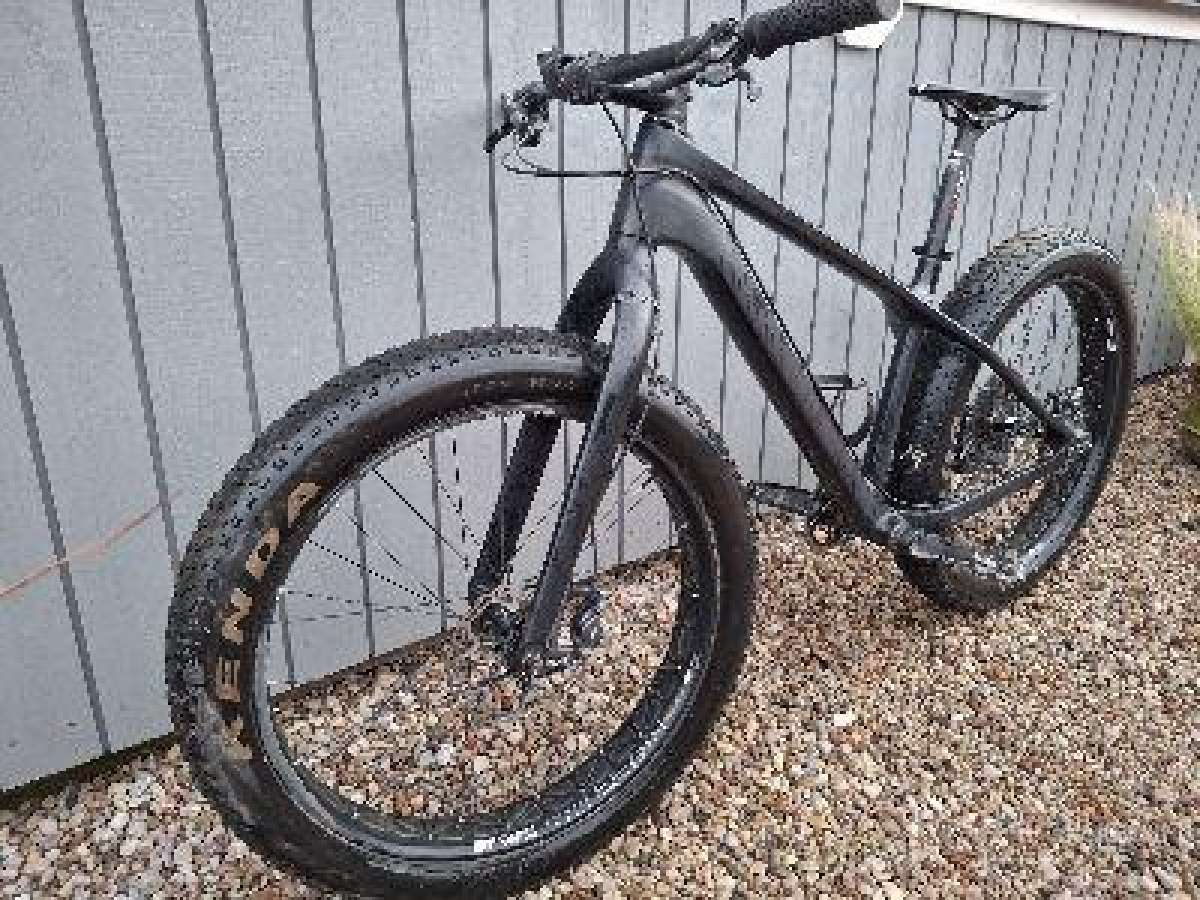 Canyon Dude CF 9 fatbike karboninis