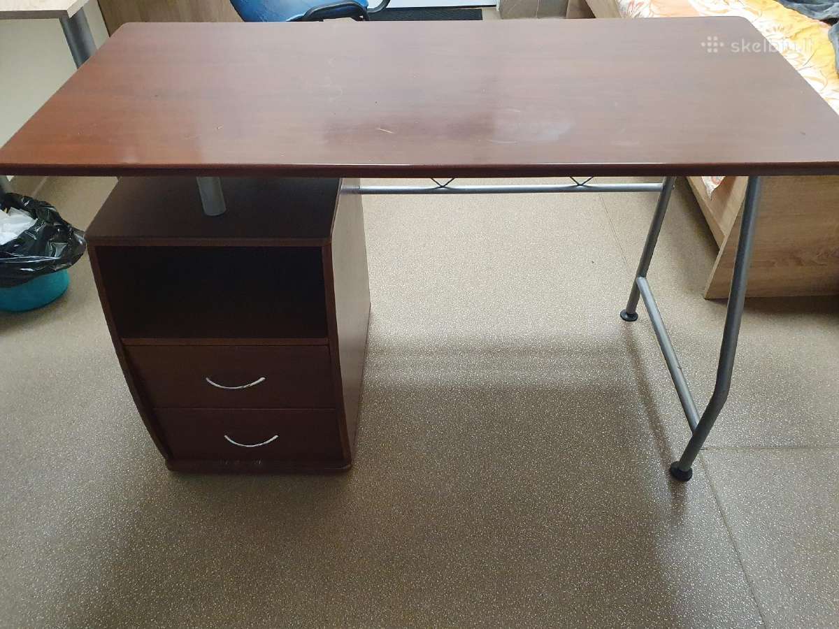 Rašomas stalas