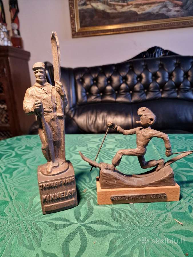 Bronzinės skulpturėlės