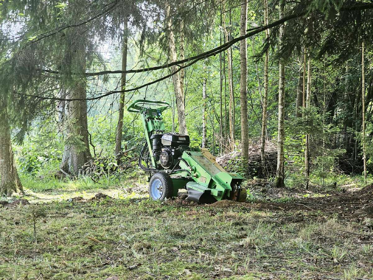 Šakų smukintuvo, skaldyklės, kelmų frezos nuoma - nuotraukos Nr. 6