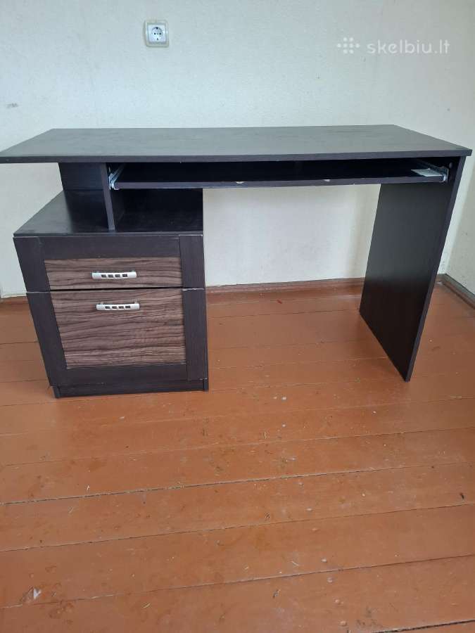 Rašomas stalas