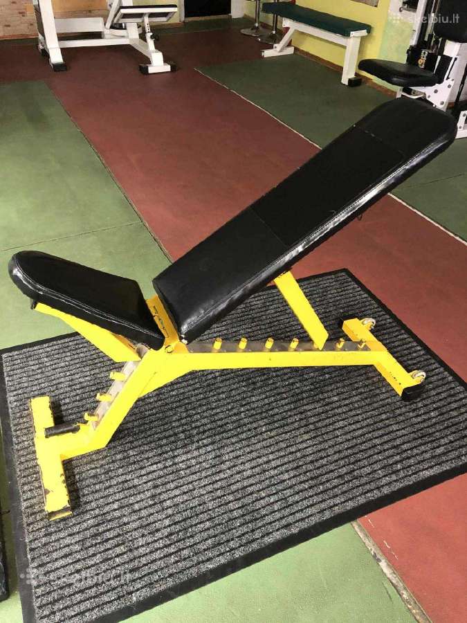 Atleto ir Technogym suolai.