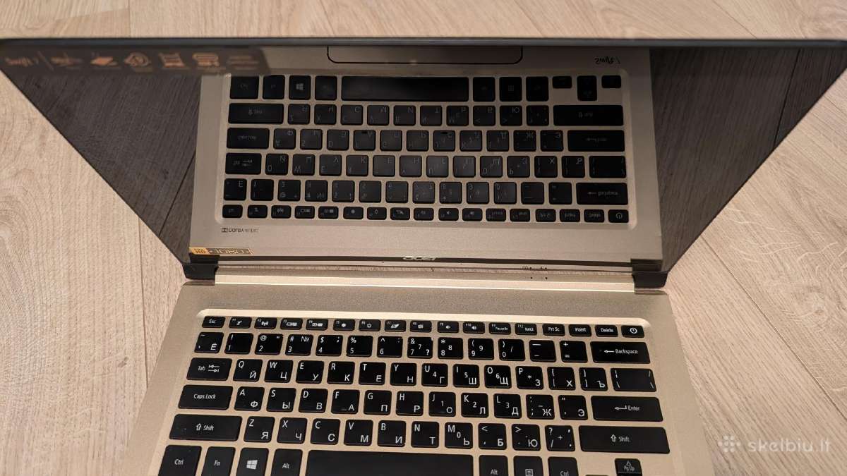 Acer Swift 7 Sf713-51 i5 8gb RAM 256ssd