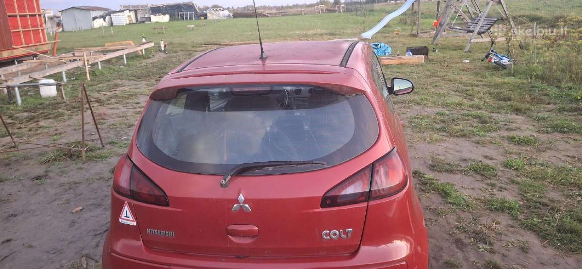 Išardau „Mitsubishi Colt“ detalėms.
