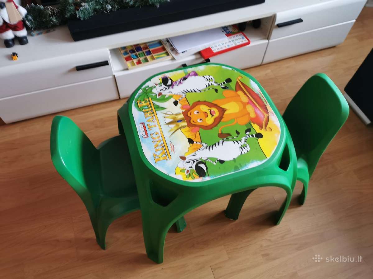 Vaikiskas staliukas su kedutemis