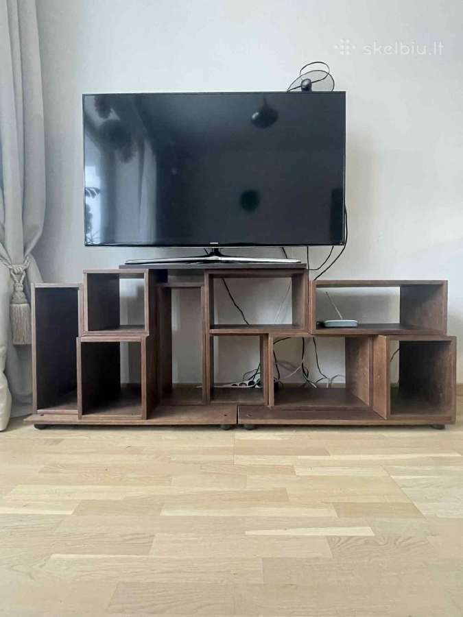 TV staliukas lentyna