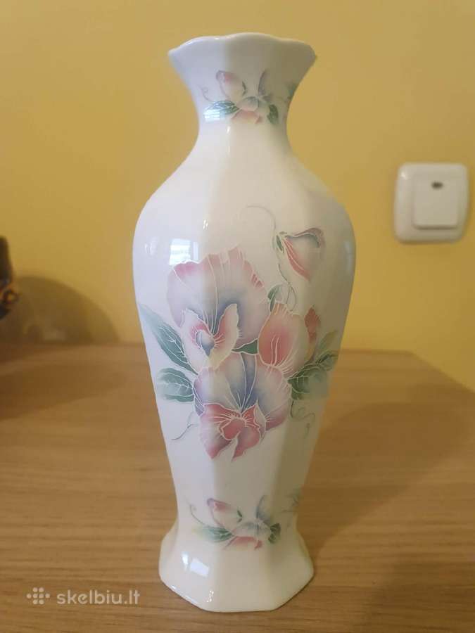 Porceliano vaza