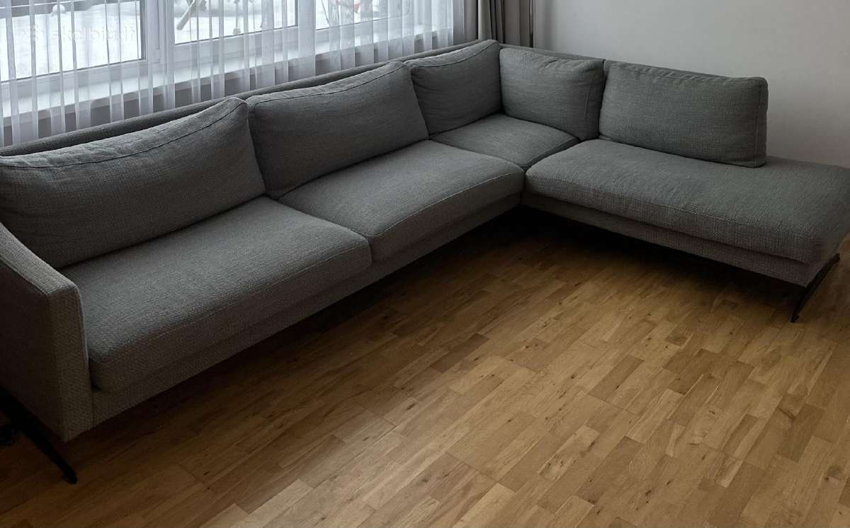 Skubiai parduodamas minkštas kampas