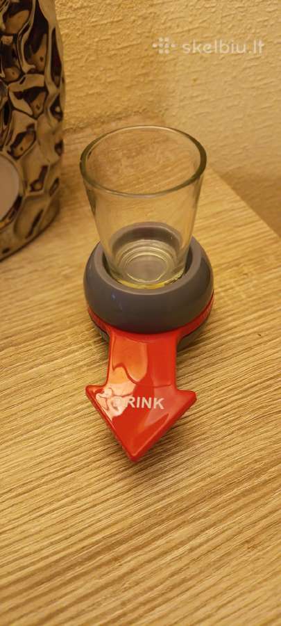 Spin the Shot gėrimo zaidimas