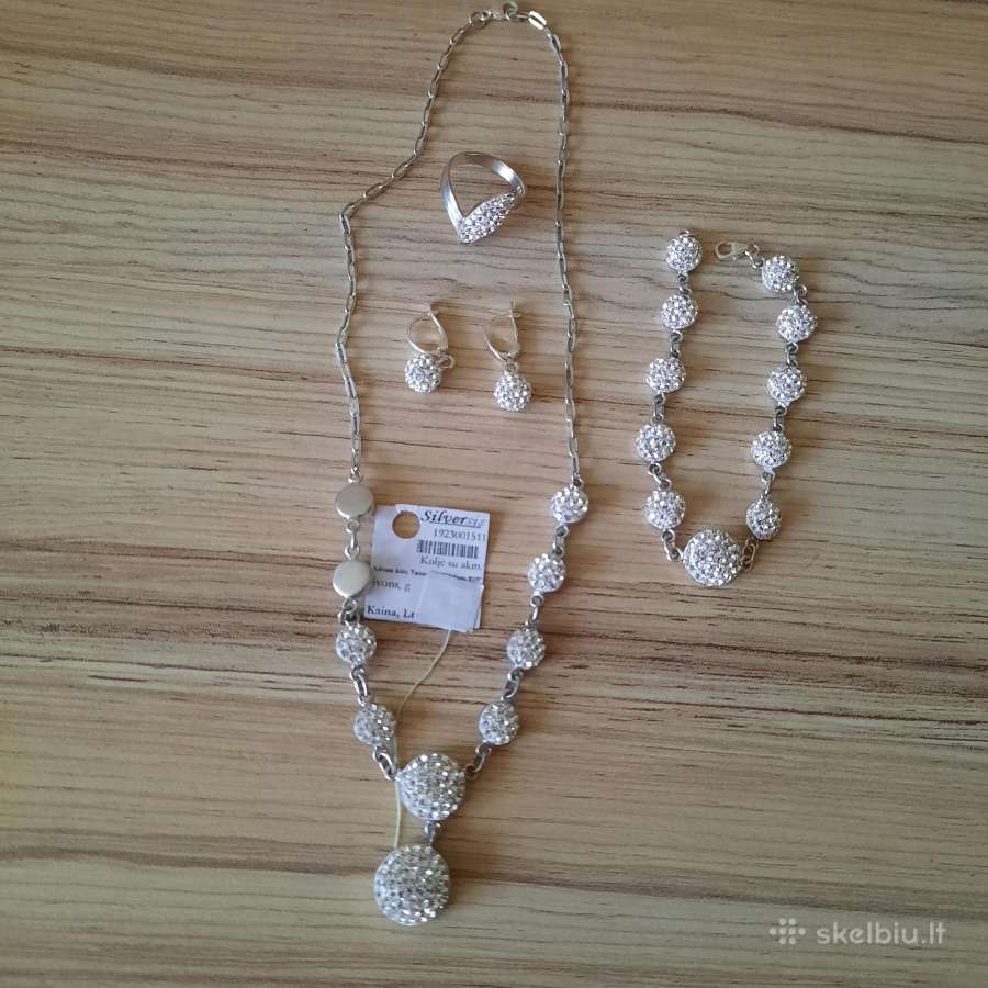 Sidabrinis koljė, apyrankė, auskarai ir žiedas.