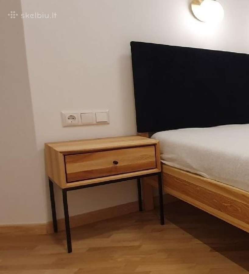 Miegamojo spintelės prie lovos - nuotraukos Nr. 12