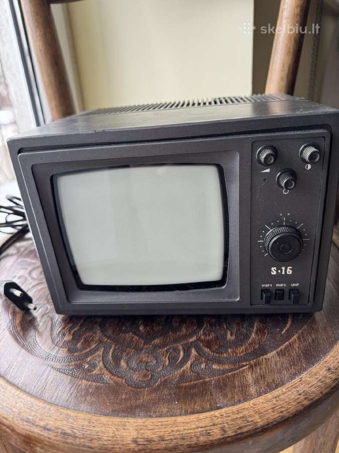 Televizorius S - 16, 14 cm. istrižainė,stovai