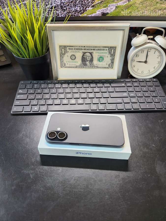 Apple iPhone 16