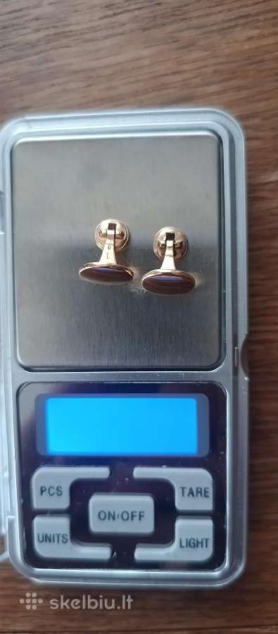 585 auksinės sąsagos.