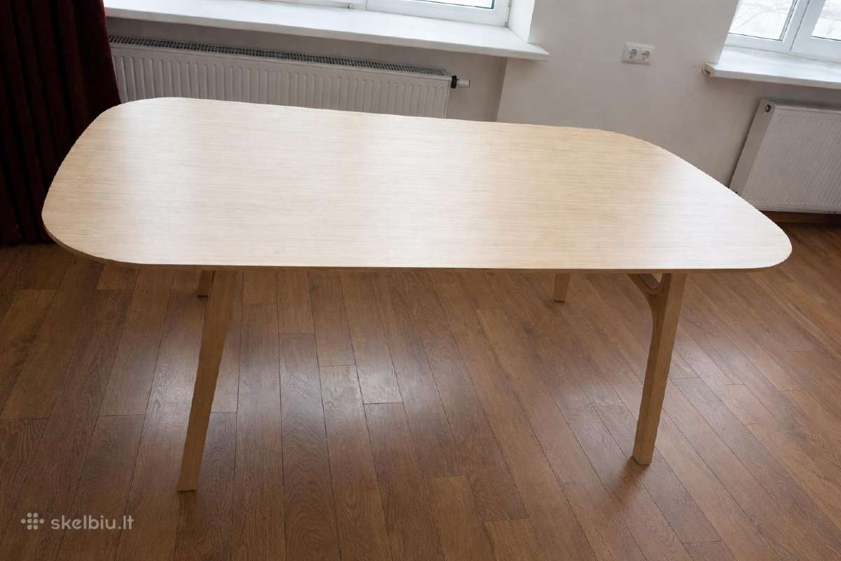 Ikea stalas