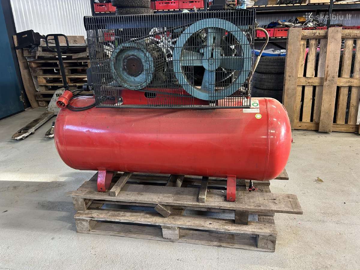 Parduodamas 2 cilindrų Oro kompresorius talpa 270l