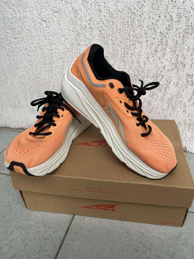 4 Altra bėgimo/ laisvalaikio, Nike geri ir kt.