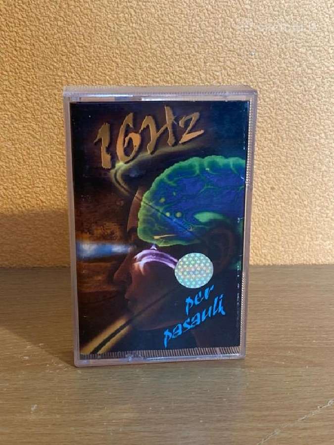 Kasetė 16hz - Per pasaulį