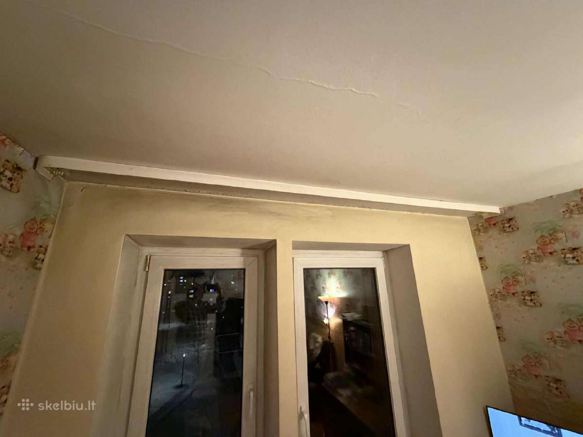 Lubinis plastmasinis karnizas užuolaidoms