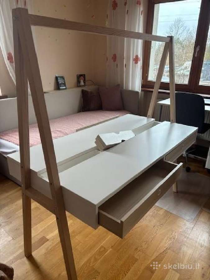 Dvivietis Dvipusis rašomasis stalas.