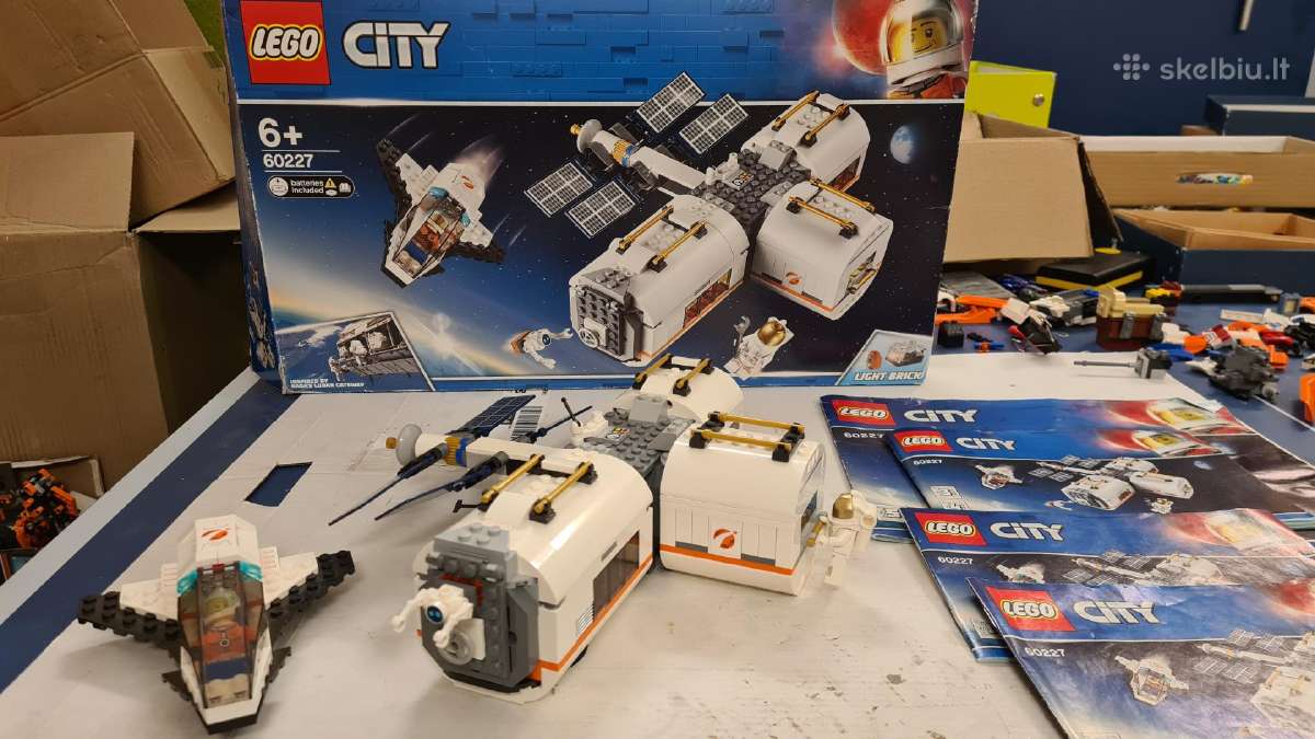 Lego city 60227 Mėnulio kosminė stotis