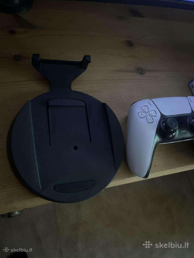 Vertikalus ps5 fat stovas