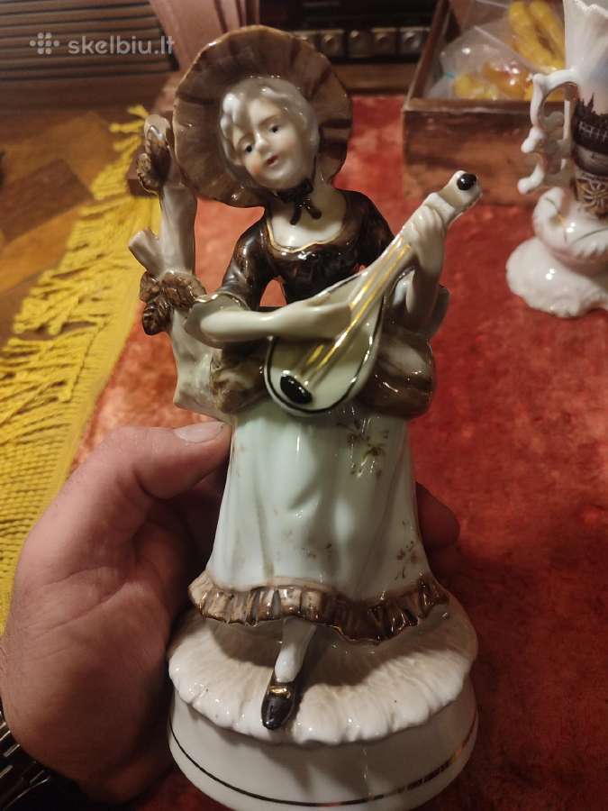 Vintažinė muzikinė porcialiano statulėlė