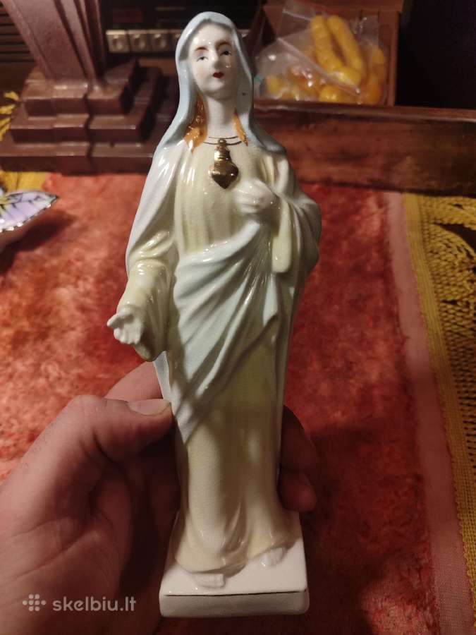 Sena statulėlė religija