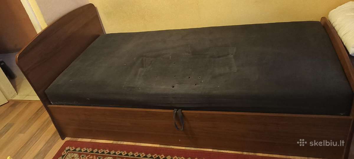 Lova su patalynės dėže
